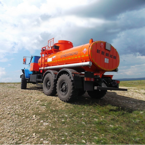 Бензовоз АЦ-5, АЦ-6.5, АЦ-7.5 на шасси Урал-М 6×6